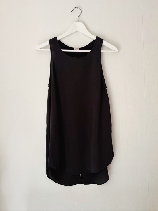 Wilfred Tops - Aritzia Wilfred Black Silk Sleeveless Split Tank